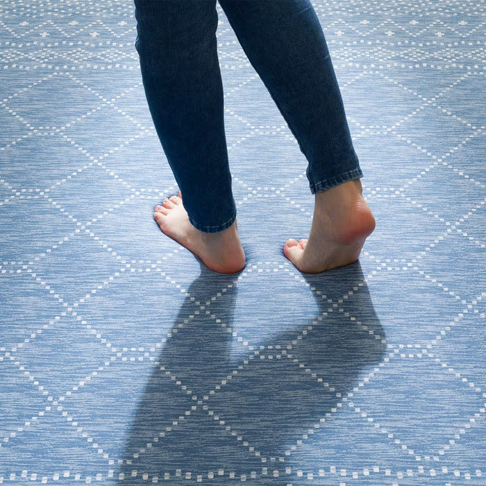 RUG NC EXTREME COLD RPT 185X185 BL Q01