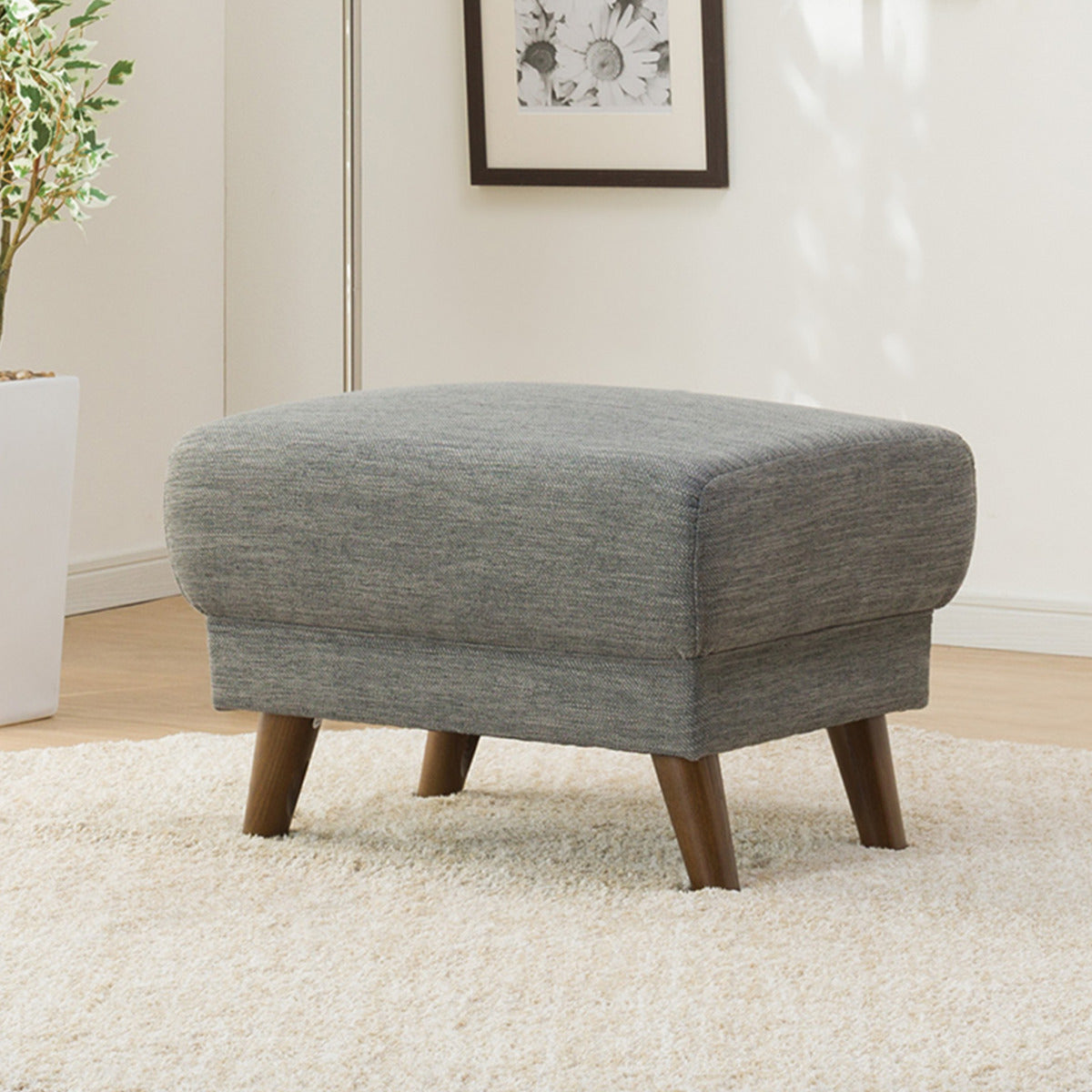 SELF-ASSEMBLY STOOLS